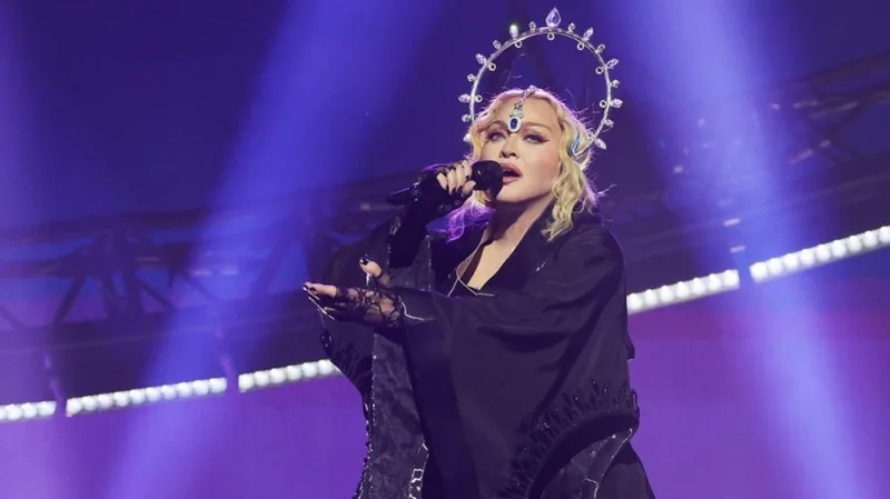 Məhkəməyə verilən Madonna: "Kraliça heç vaxt gecikməz"