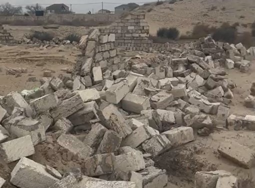 Bakıda qanunsuz tikili söküldü - VİDEO