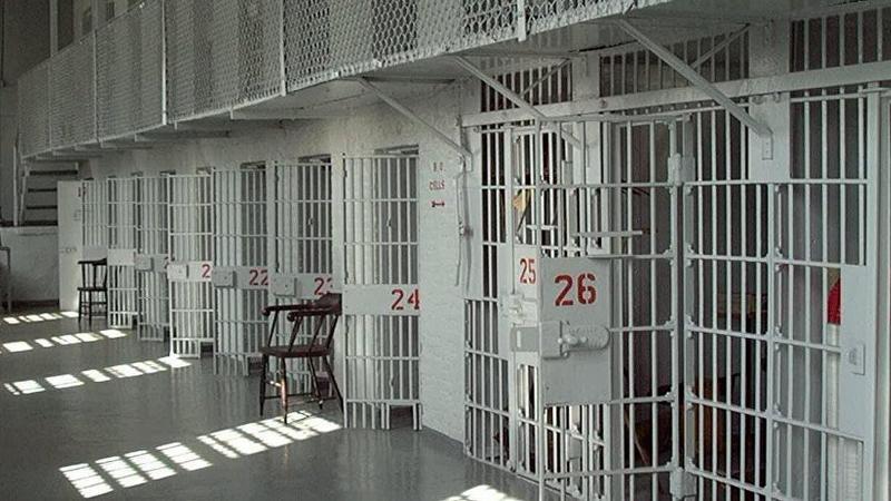 İranda 18 yaşlı gənc təcridxanada öldürüldü