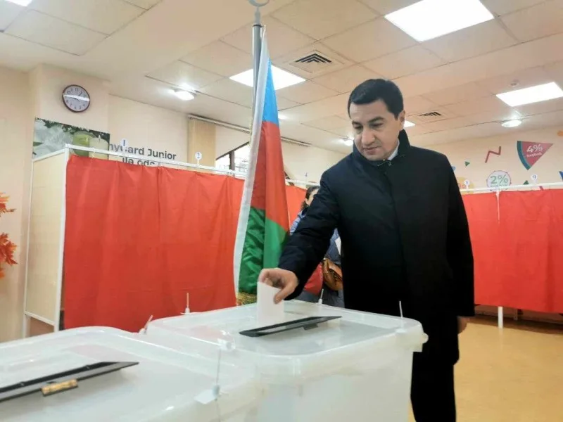 Hikmət Hacıyev prezident seçkisində səs verdi - FOTOLAR
