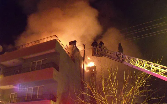 Bakıda yaşayış binasında yanğın: Zəhərlənən var
