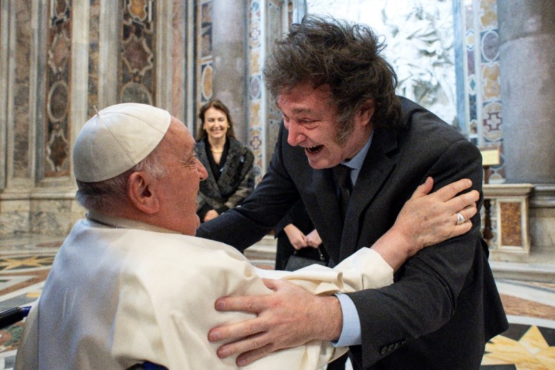 Argentina prezidenti imbesil adlandırdığı Roma Papası ilə görüşdü