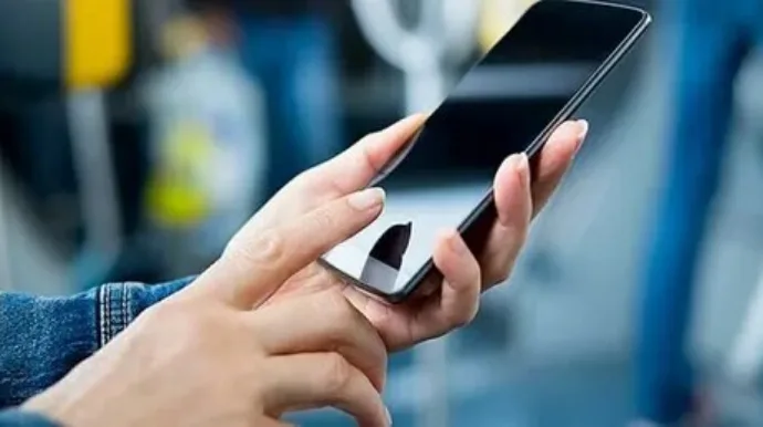 İctimai yerlərdə telefonlara qadağa qoyuldu