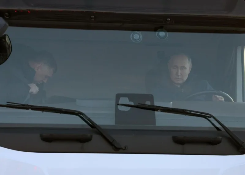 Putin təyyarədən sonra KAMAZ sürdü - VİDEO