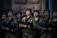 Ukrayna qadın hərbçilərin sayını artırır