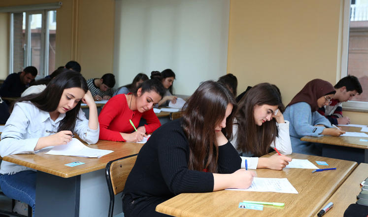 Bu gün XI sinif şagirdləri buraxılış imtahanı verib - YENİLƏNİB