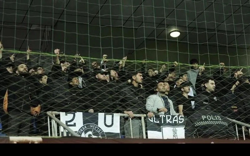 “Neftçi” və “Qarabağ” azarkeşlərinə görə cərimələndilər