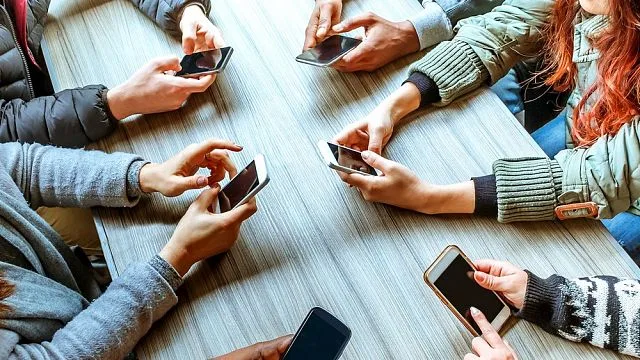 “Facebook” çökəndə niyə təşvişə düşdük?