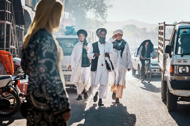 “Taliban” əfqan qadınlarını həbs etməyə başladı