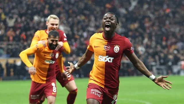 "Qalatasaray" rəqibini darmadağın etdi