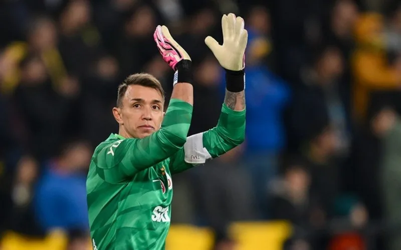 "Galatasaray" Fernando Muslera ilə müqavilənin müddətini uzadır