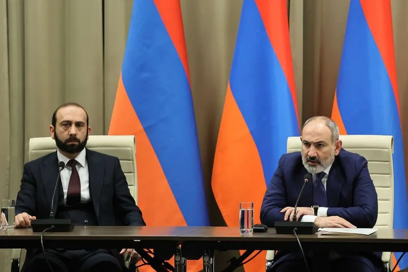 Paşinyanla Mirzoyan arasında gərginlik var – “Hraparak”