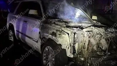 İrəvanda kriminal avtoritetin “Cadillac”ını yandırdılar