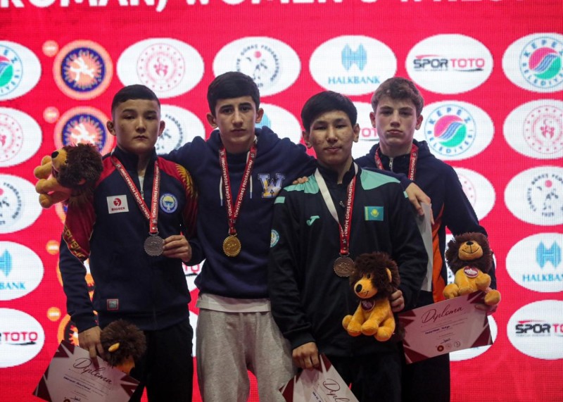 Azərbaycan güləşçiləri Türkiyədən 22 medalla qayıdırlar