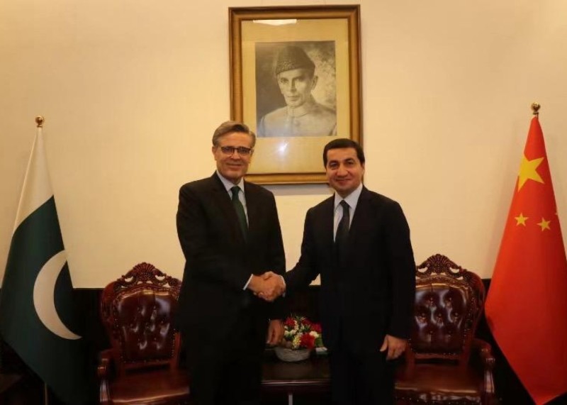 Hikmət Hacıyev Pakistan səfiri ilə görüşdü - YENİLƏNİB
