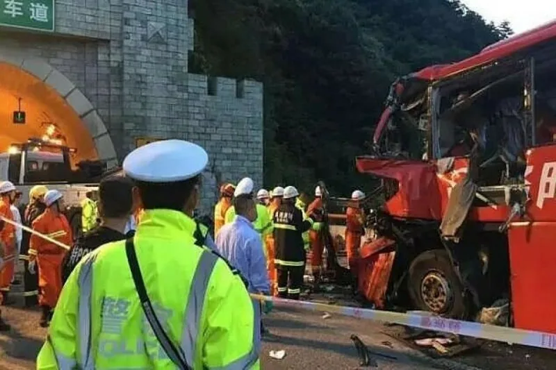 Çində avtobus qəzası: 14 olü, 37 yaralı