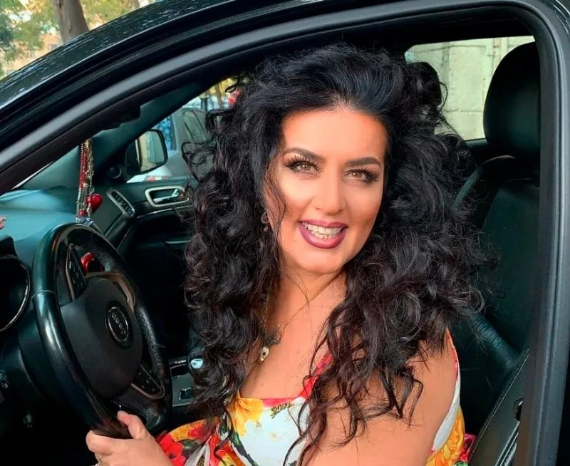 Elzadan meyxanaçılara: "Ana-bacılarını ortalığa qoyurlar"