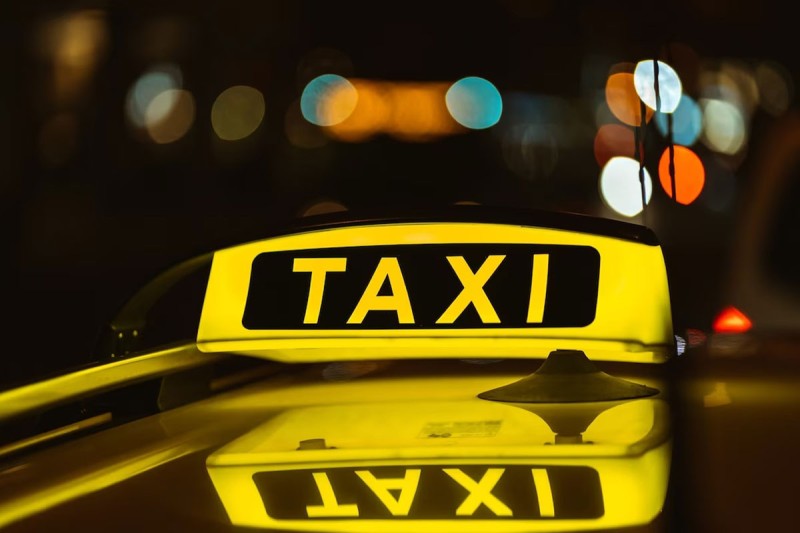 Taksi minik avtomobilinə dair tələblər müəyyənləşdi