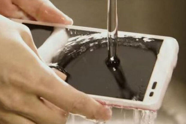 Texnoloji yenilik: Yuyula bilən smartfon istehsal edildi