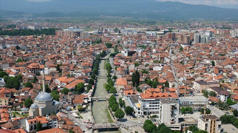 Kosova sərhəddə səngər qazmağa başladı