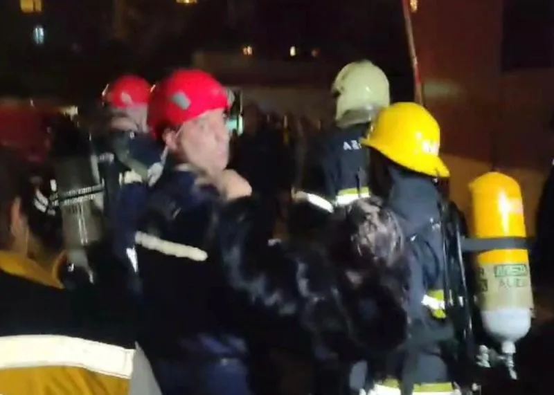 Bakıda binadakı yanğında 15 nəfər xəsarət alıb