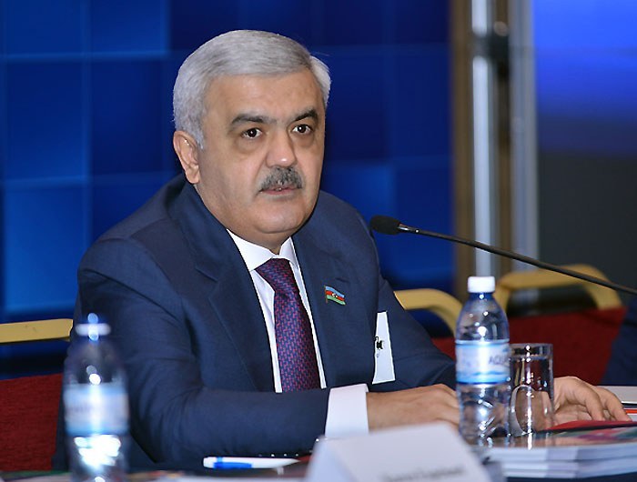 "Kral öldü, yaşasın yeni kral!" - Rövnəq Abdullayev