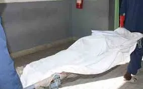 Atasını bıçaqlayan gənc ölü tapıldı