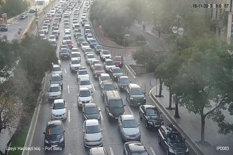 Bakının bu yollarında tıxacdır - SİYAHI