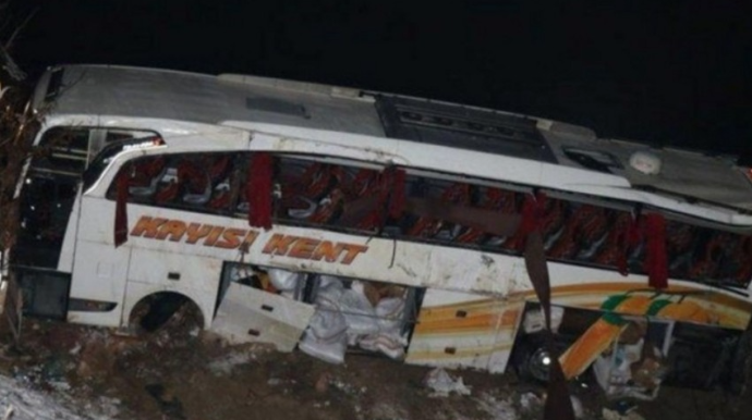 Türkiyədə avtobus aşıb: 19 yaralı