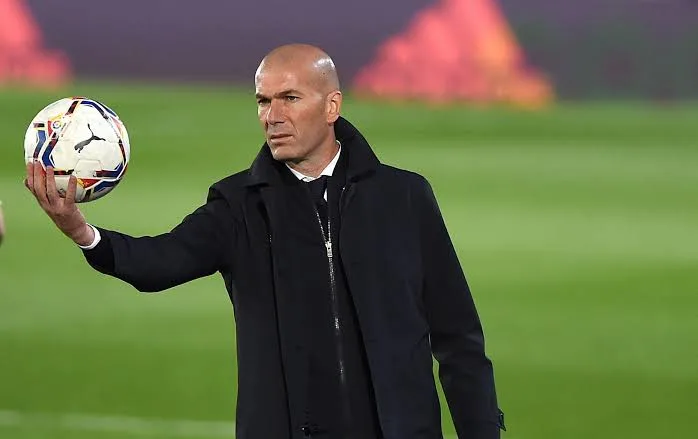 Zidan futbola QAYIDIR