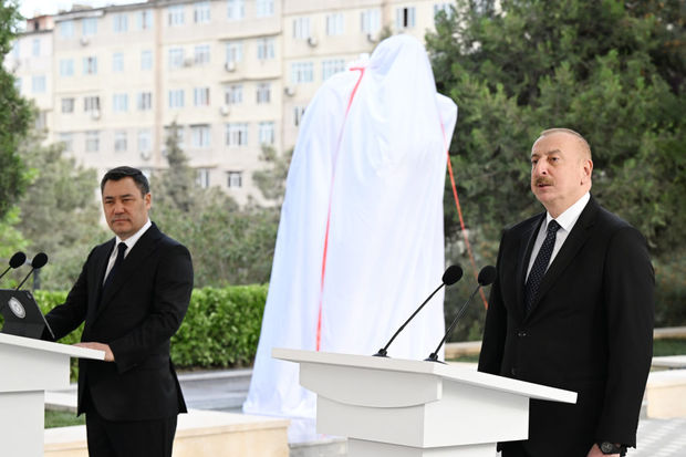 Prezidentlər Çingiz Aytmatovun abidəsinin açılış mərasimində iştirak ediblər - FOTOLAR+ YENİLƏNİB