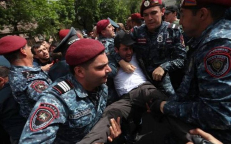 Aksiyada iştirak edən erməni deputatlar saxlanıldı