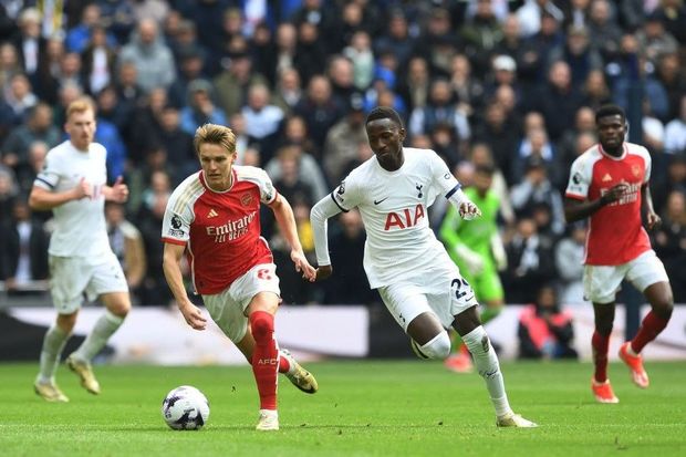 “Tottenhem” doğma meydanda “Arsenal”a məğlub oldu 