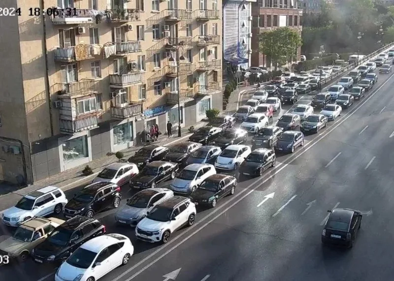 Bakının tıxaclı yolları - SİYAHI