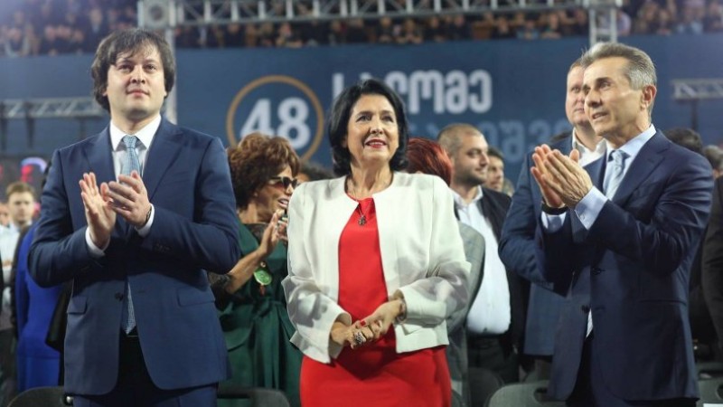 Gürcüstanda siyasi böhran: Prezidenti satqın adlandırdı