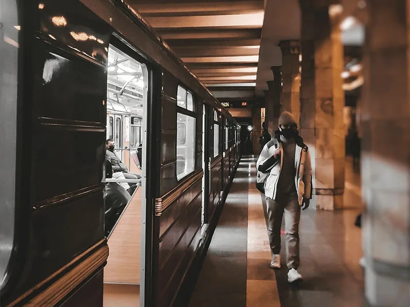 Şəxsiyyət vəsiqəsini göstərməyi tələb etdilər, soyunmağa başladı - FOTO