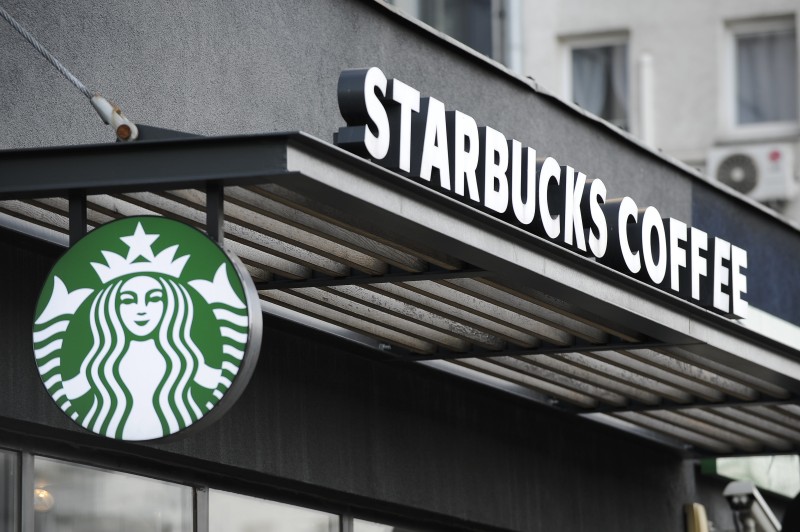 Boykotların hədəfi olan “Starbucks”: Gəlirləri azaldı