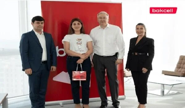 Bakcell çempion şahmatçı Ülviyyə Fətəliyevanı təbrik etdi - FOTOLAR