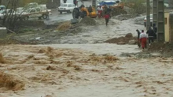İranın 23 əyalətini su basdı