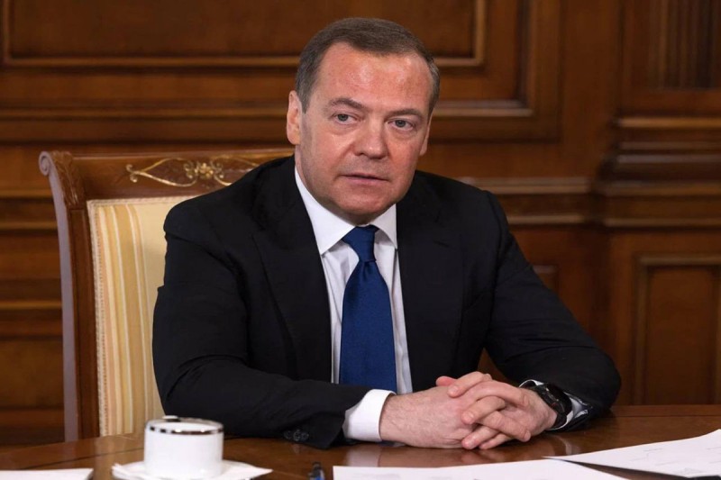 Medvedev: Bu halda Vaşinqton, London və Parisə nüvə zərbəsi endiriləcək
