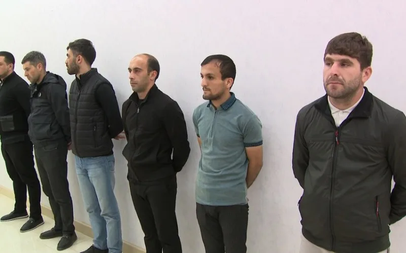 Saxta spirtli içkilər hazırlayan dəstə üzvləri saxlanılıb