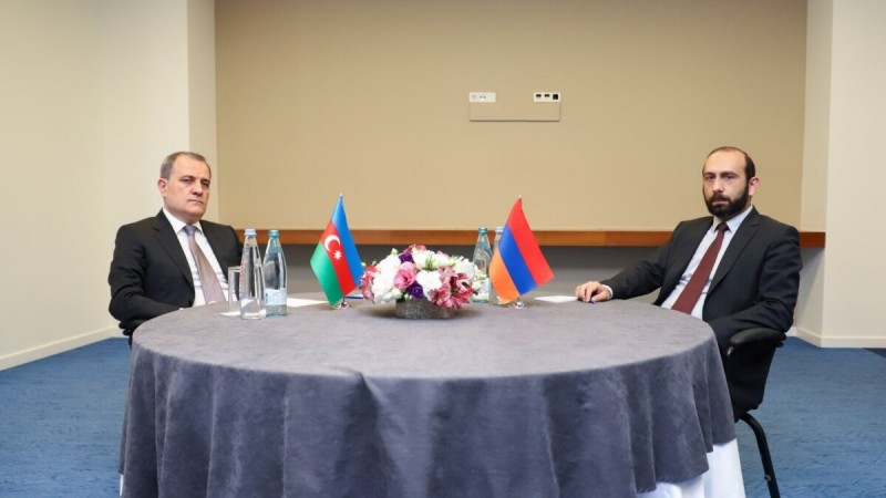 Rusiya Almatıda Bayramov-Mirzoyan görüşünü alqışlayır
