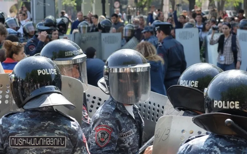 Ermənistan polisi Kirants kəndinin girişində 14 nəfəri saxladı