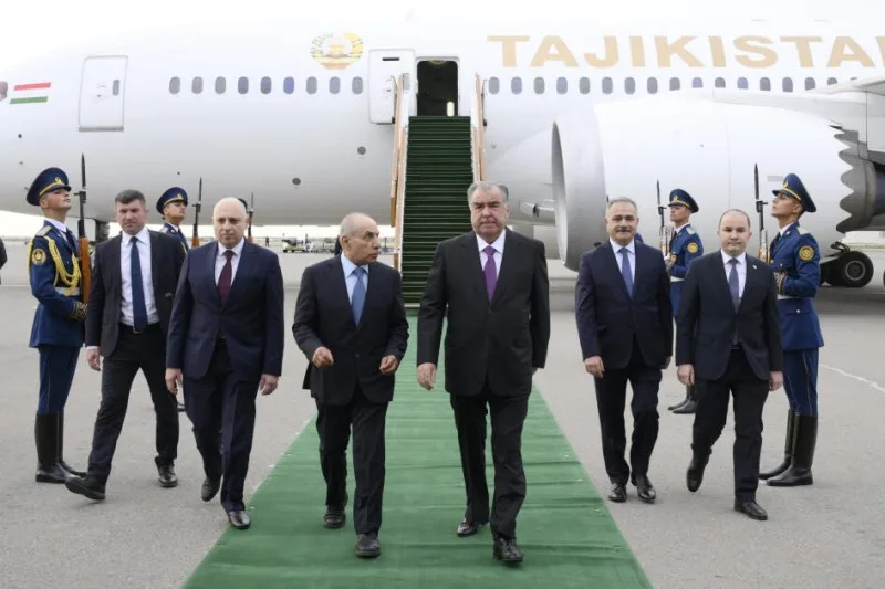 Tacikistan Prezidenti Azərbaycana gəldi - FOTO