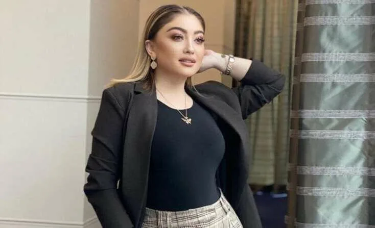 Zümrüd keks mağazası açır
