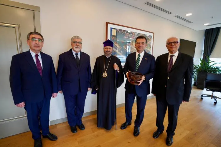 Erməni keşiş Əkrəm İmamoğlunun qəbuluna getdi