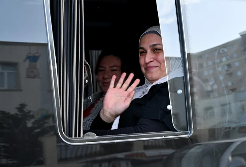 Növbəti köç karvanı Şuşaya çatıb, onlara açarlar təqdim olunub - YENİLƏNİB