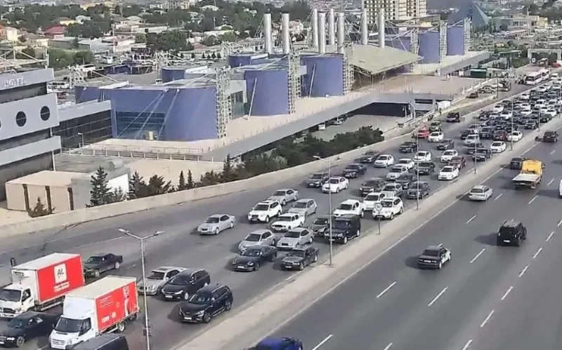 Bakının bu yollarında tıxacdır - SİYAHI