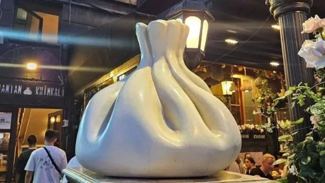 Ermənilər gürcü xəngəlinə heykəl qoyub, "milliləşdirdilər" - FOTOLAR
