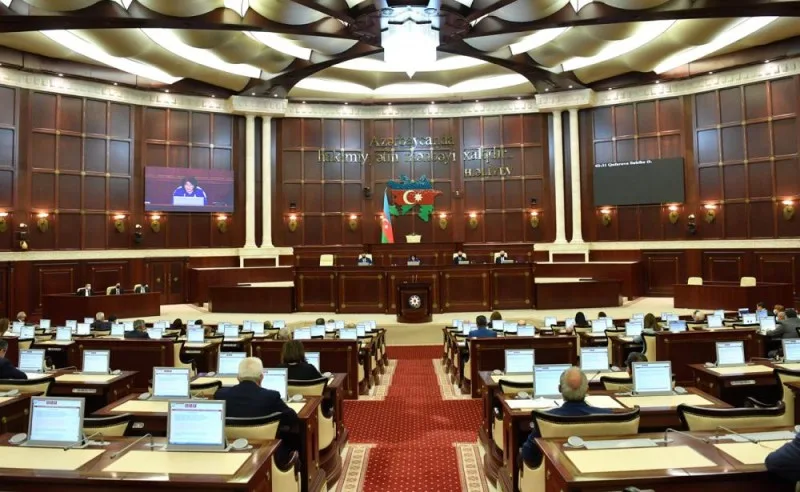 Parlament büdcəyə dəyişikliyi müzakirə edir